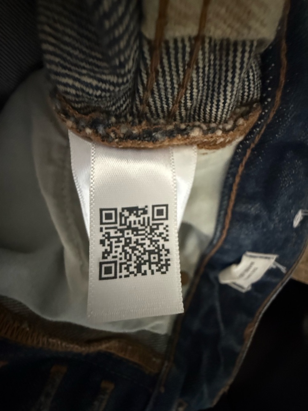 Madewell Darted Barrel-Leg Jeans in Danver Wash – Size 26P – Like New - Picture 12 of 12